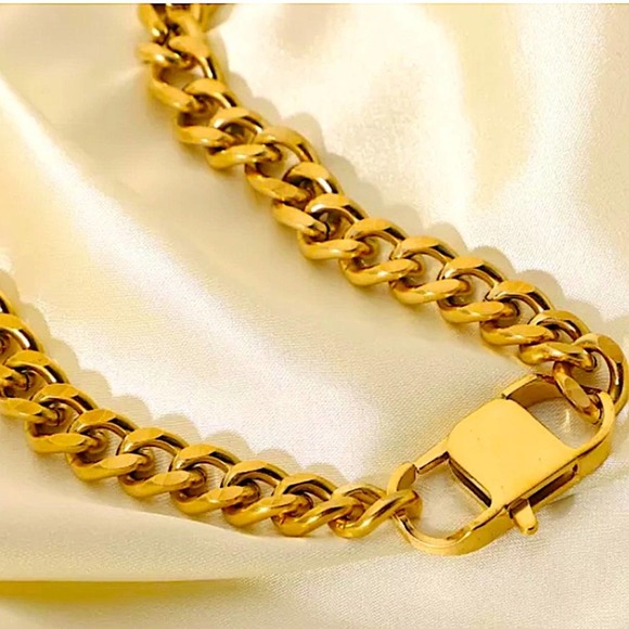 Chain Link Gold Plated Cuban Choker - Picture 10 of 10
